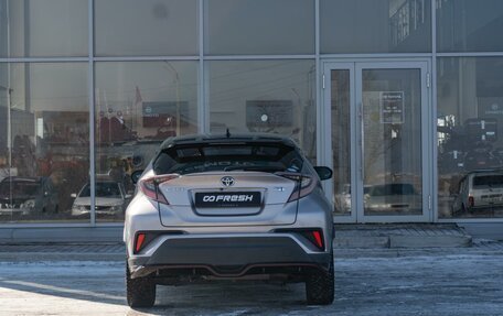 Toyota C-HR I рестайлинг, 2018 год, 2 000 000 рублей, 4 фотография