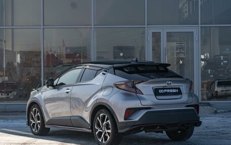 Toyota C-HR I рестайлинг, 2018 год, 2 000 000 рублей, 2 фотография