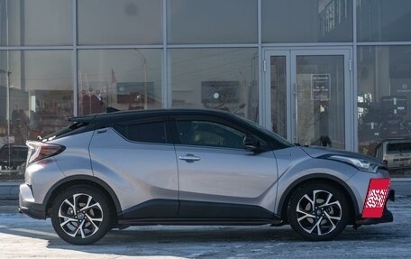 Toyota C-HR I рестайлинг, 2018 год, 2 000 000 рублей, 5 фотография