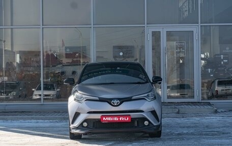 Toyota C-HR I рестайлинг, 2018 год, 2 000 000 рублей, 3 фотография