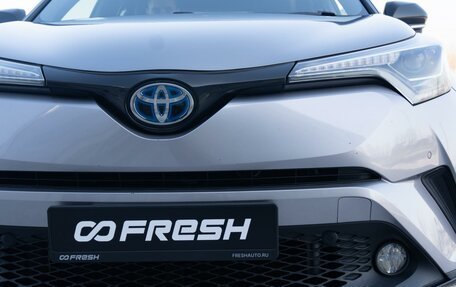 Toyota C-HR I рестайлинг, 2018 год, 2 000 000 рублей, 9 фотография