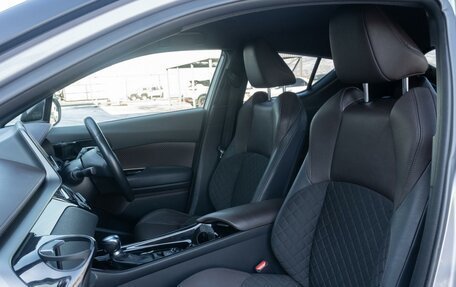 Toyota C-HR I рестайлинг, 2018 год, 2 000 000 рублей, 14 фотография