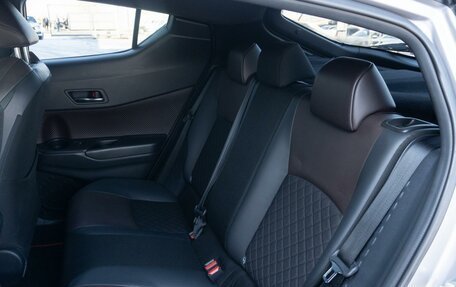 Toyota C-HR I рестайлинг, 2018 год, 2 000 000 рублей, 13 фотография