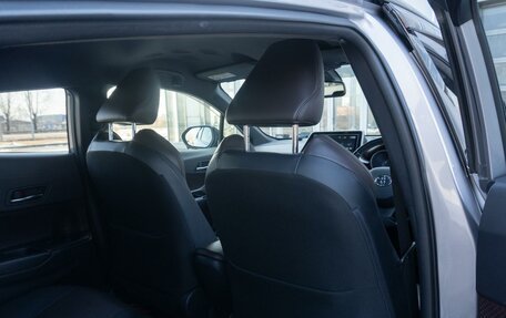 Toyota C-HR I рестайлинг, 2018 год, 2 000 000 рублей, 17 фотография