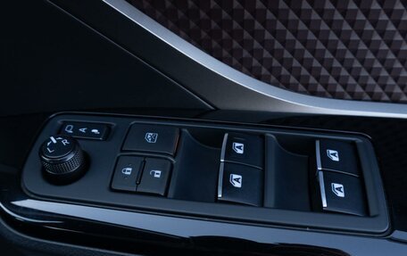 Toyota C-HR I рестайлинг, 2018 год, 2 000 000 рублей, 19 фотография