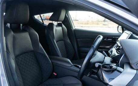 Toyota C-HR I рестайлинг, 2018 год, 2 000 000 рублей, 16 фотография