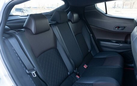 Toyota C-HR I рестайлинг, 2018 год, 2 000 000 рублей, 15 фотография