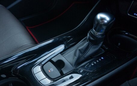 Toyota C-HR I рестайлинг, 2018 год, 2 000 000 рублей, 18 фотография