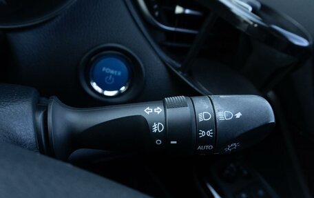 Toyota C-HR I рестайлинг, 2018 год, 2 000 000 рублей, 24 фотография