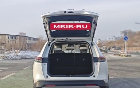 Honda Vezel, 2023 год, 2 000 000 рублей, 4 фотография