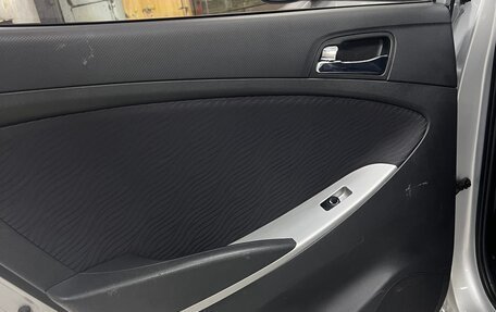 Hyundai Solaris II рестайлинг, 2013 год, 800 000 рублей, 6 фотография