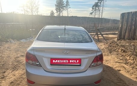 Hyundai Solaris II рестайлинг, 2013 год, 800 000 рублей, 2 фотография