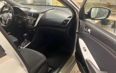 Hyundai Solaris II рестайлинг, 2013 год, 800 000 рублей, 11 фотография