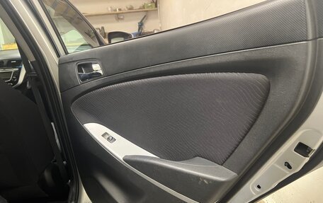 Hyundai Solaris II рестайлинг, 2013 год, 800 000 рублей, 10 фотография