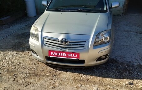 Toyota Avensis III рестайлинг, 2006 год, 700 000 рублей, 2 фотография