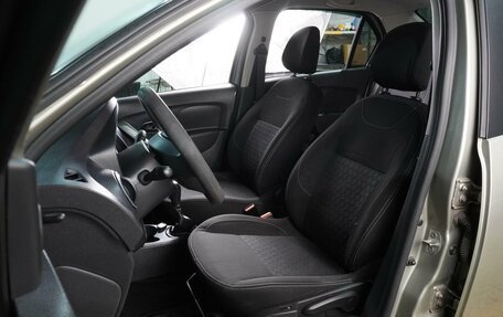 Renault Logan II, 2017 год, 849 000 рублей, 10 фотография