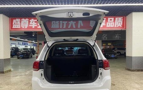 Mitsubishi Outlander III рестайлинг 3, 2022 год, 1 720 000 рублей, 6 фотография