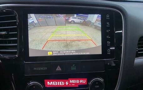 Mitsubishi Outlander III рестайлинг 3, 2022 год, 1 720 000 рублей, 10 фотография