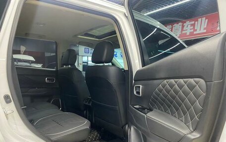 Mitsubishi Outlander III рестайлинг 3, 2022 год, 1 720 000 рублей, 14 фотография