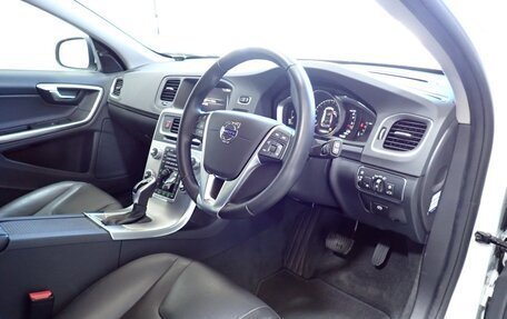 Volvo V60 I, 2017 год, 1 300 000 рублей, 10 фотография