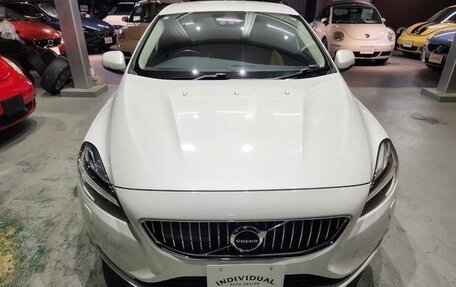 Volvo V40 II рестайлинг, 2018 год, 1 095 000 рублей, 2 фотография