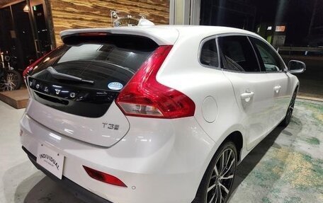 Volvo V40 II рестайлинг, 2018 год, 1 095 000 рублей, 4 фотография