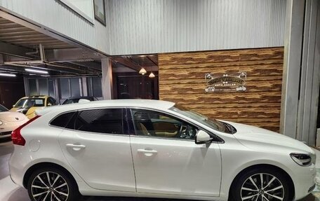 Volvo V40 II рестайлинг, 2018 год, 1 095 000 рублей, 3 фотография