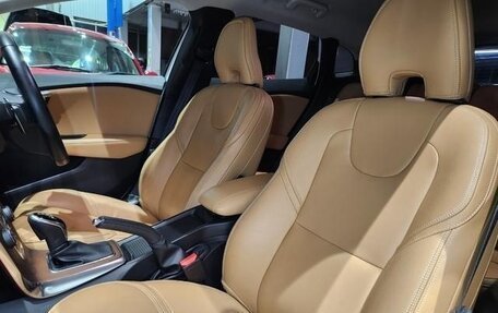 Volvo V40 II рестайлинг, 2018 год, 1 095 000 рублей, 11 фотография