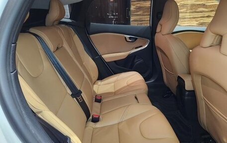 Volvo V40 II рестайлинг, 2018 год, 1 095 000 рублей, 21 фотография