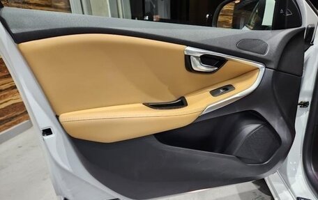 Volvo V40 II рестайлинг, 2018 год, 1 095 000 рублей, 24 фотография