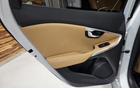 Volvo V40 II рестайлинг, 2018 год, 1 095 000 рублей, 26 фотография