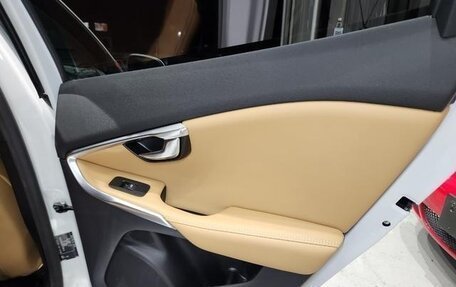 Volvo V40 II рестайлинг, 2018 год, 1 095 000 рублей, 27 фотография