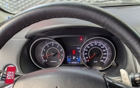 Mitsubishi Outlander III рестайлинг 3, 2011 год, 1 200 000 рублей, 25 фотография