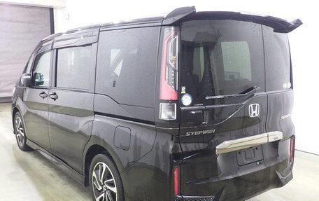 Honda Stepwgn IV, 2021 год, 1 760 000 рублей, 3 фотография