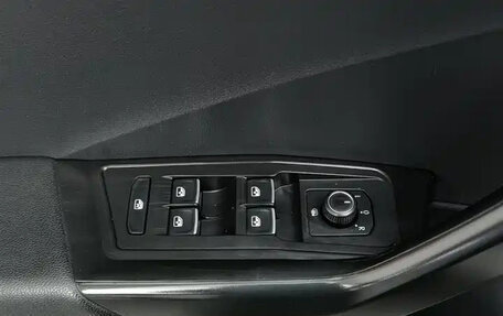 Volkswagen T-Roc I, 2023 год, 1 409 000 рублей, 6 фотография