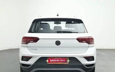 Volkswagen T-Roc I, 2023 год, 1 409 000 рублей, 3 фотография