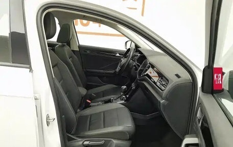 Volkswagen T-Roc I, 2023 год, 1 409 000 рублей, 14 фотография