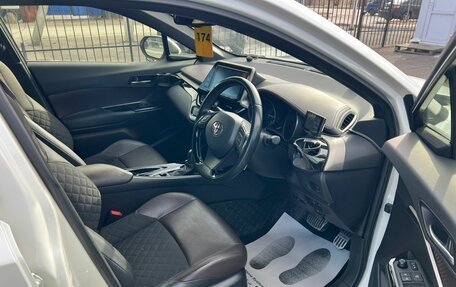 Toyota C-HR I рестайлинг, 2018 год, 2 429 000 рублей, 14 фотография