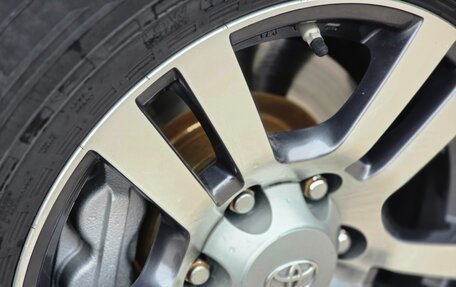 Toyota Land Cruiser Prado 150 рестайлинг 2, 2013 год, 3 999 999 рублей, 12 фотография