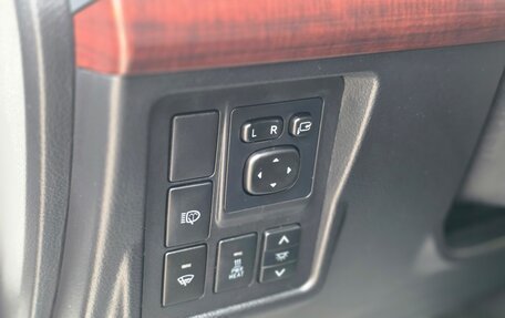 Toyota Land Cruiser Prado 150 рестайлинг 2, 2013 год, 3 999 999 рублей, 24 фотография