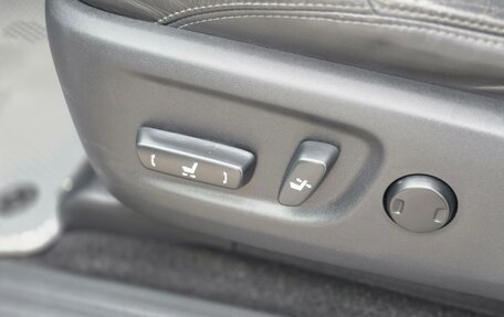 Toyota Land Cruiser Prado 150 рестайлинг 2, 2013 год, 3 999 999 рублей, 23 фотография