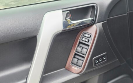 Toyota Land Cruiser Prado 150 рестайлинг 2, 2013 год, 3 999 999 рублей, 26 фотография