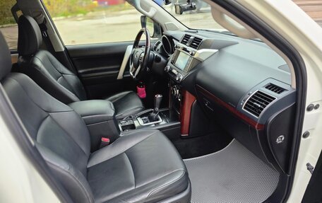 Toyota Land Cruiser Prado 150 рестайлинг 2, 2013 год, 3 999 999 рублей, 32 фотография