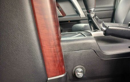 Toyota Land Cruiser Prado 150 рестайлинг 2, 2013 год, 3 999 999 рублей, 34 фотография