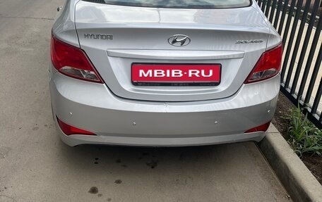 Hyundai Solaris II рестайлинг, 2015 год, 690 000 рублей, 1 фотография