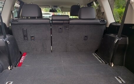 Toyota Land Cruiser Prado 150 рестайлинг 2, 2015 год, 3 550 000 рублей, 9 фотография