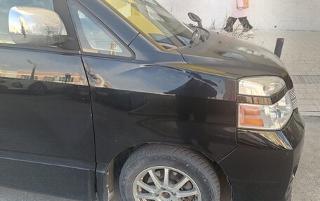 Toyota Voxy II, 2005 год, 850 000 рублей, 14 фотография