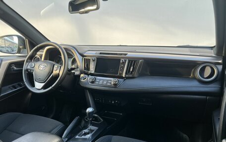 Toyota RAV4, 2018 год, 2 500 000 рублей, 14 фотография