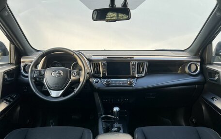 Toyota RAV4, 2018 год, 2 500 000 рублей, 15 фотография