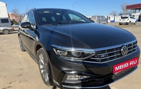 Volkswagen Passat B8 рестайлинг, 2021 год, 2 350 000 рублей, 3 фотография